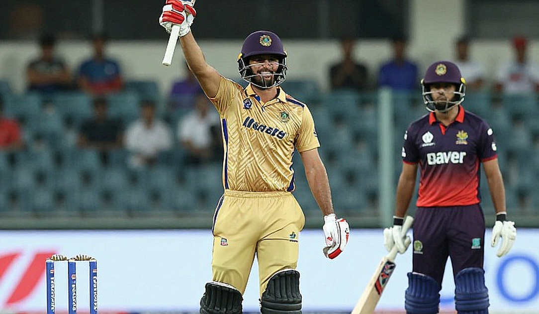 ২২৬ তাড়া, পাওয়ারপ্লে ৯৩: কোটাকের 'নির্ভীক ব্যাটিং' আসলে কোন হিসাবের গল্প