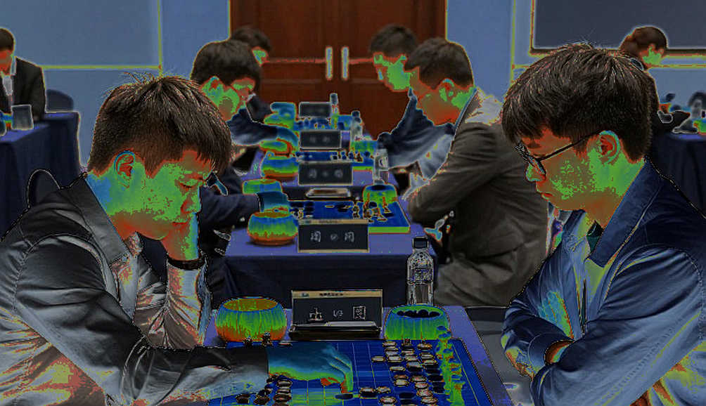Clutch Chess কাভারেজ: নাকামুরার প্রথম দিন, ফ্রিৎজের বিজ্ঞাপন, আর হিসাবের বাইরে থাকা শরীর
