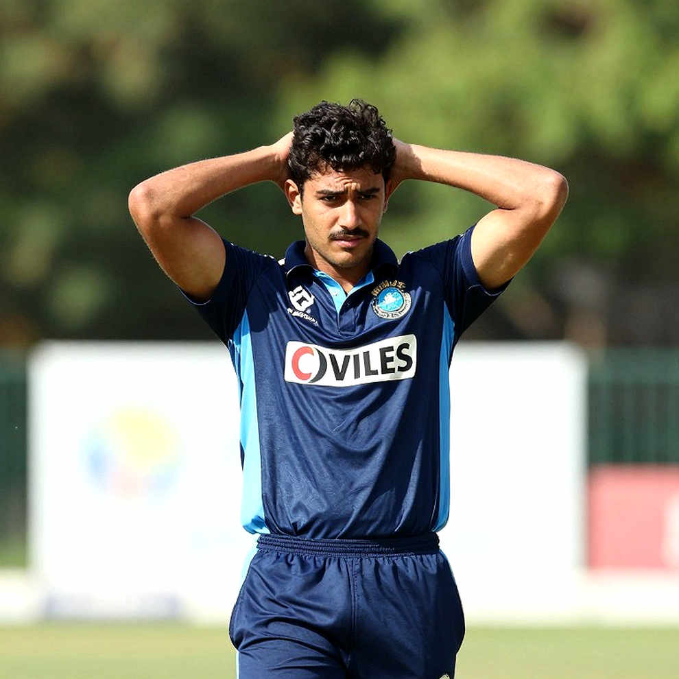 ৯৭-এ থেমে যাওয়া ইনিংস নয়: শাদাবের শতক, রউফের চার, আর শেষ ওভারের হিসাবের খাতা