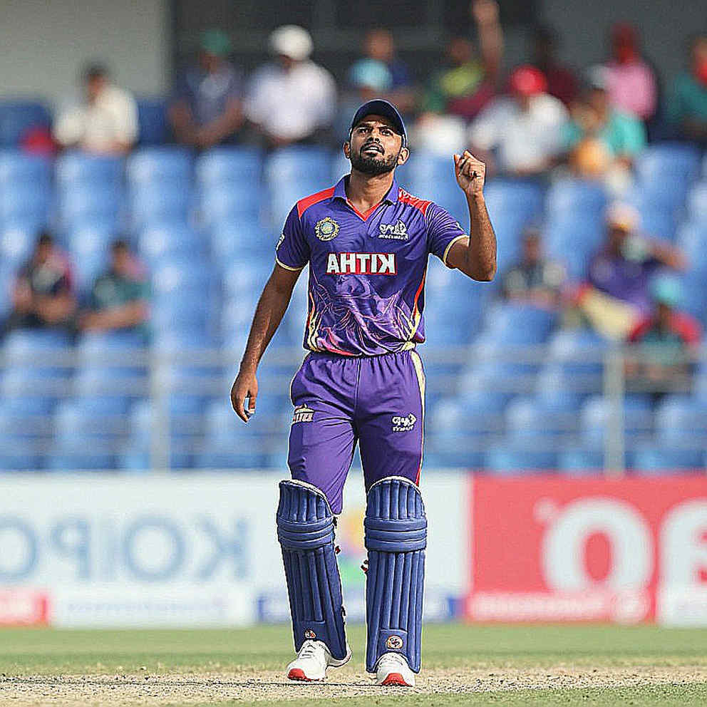 পার্থ স্কর্চার্সে ফাতিমা সানা: ডব্লিউবিবিএলের দ্বিতীয় পাকিস্তানি জানালা খুলল